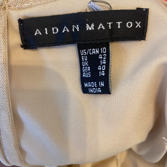 Aidan Mattox
Beaded Cap Sleeves Sheath Cocktail Dress size 10 - Picture 6 of 15